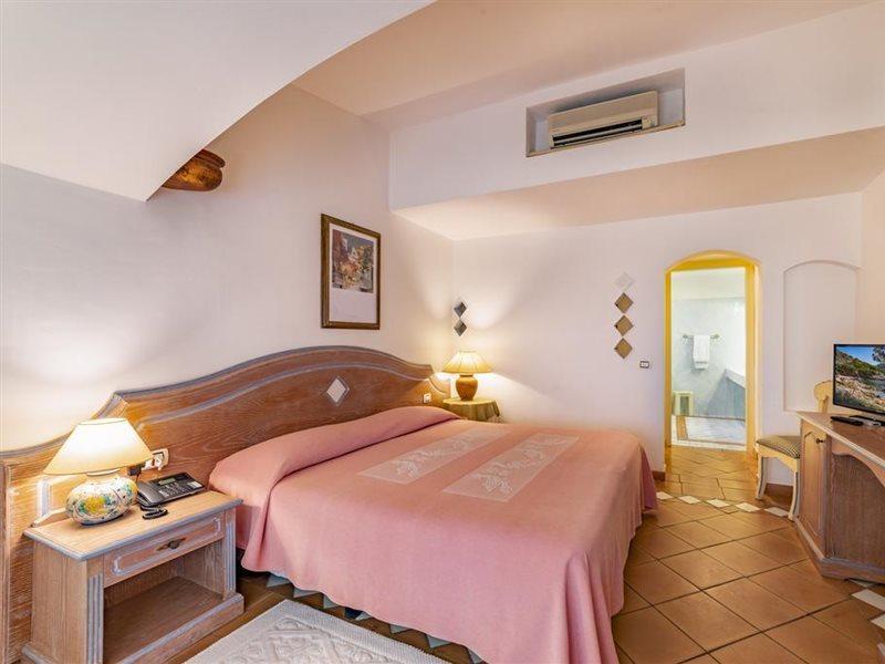 Hotel La Bisaccia Baja Sardinia Extérieur photo